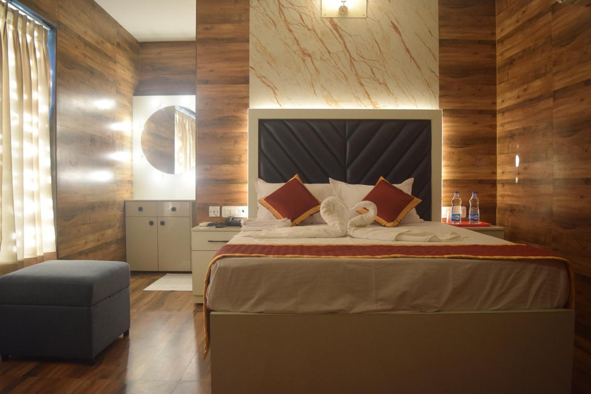 Hotel Esakki Empire Chennai Zewnętrze zdjęcie
