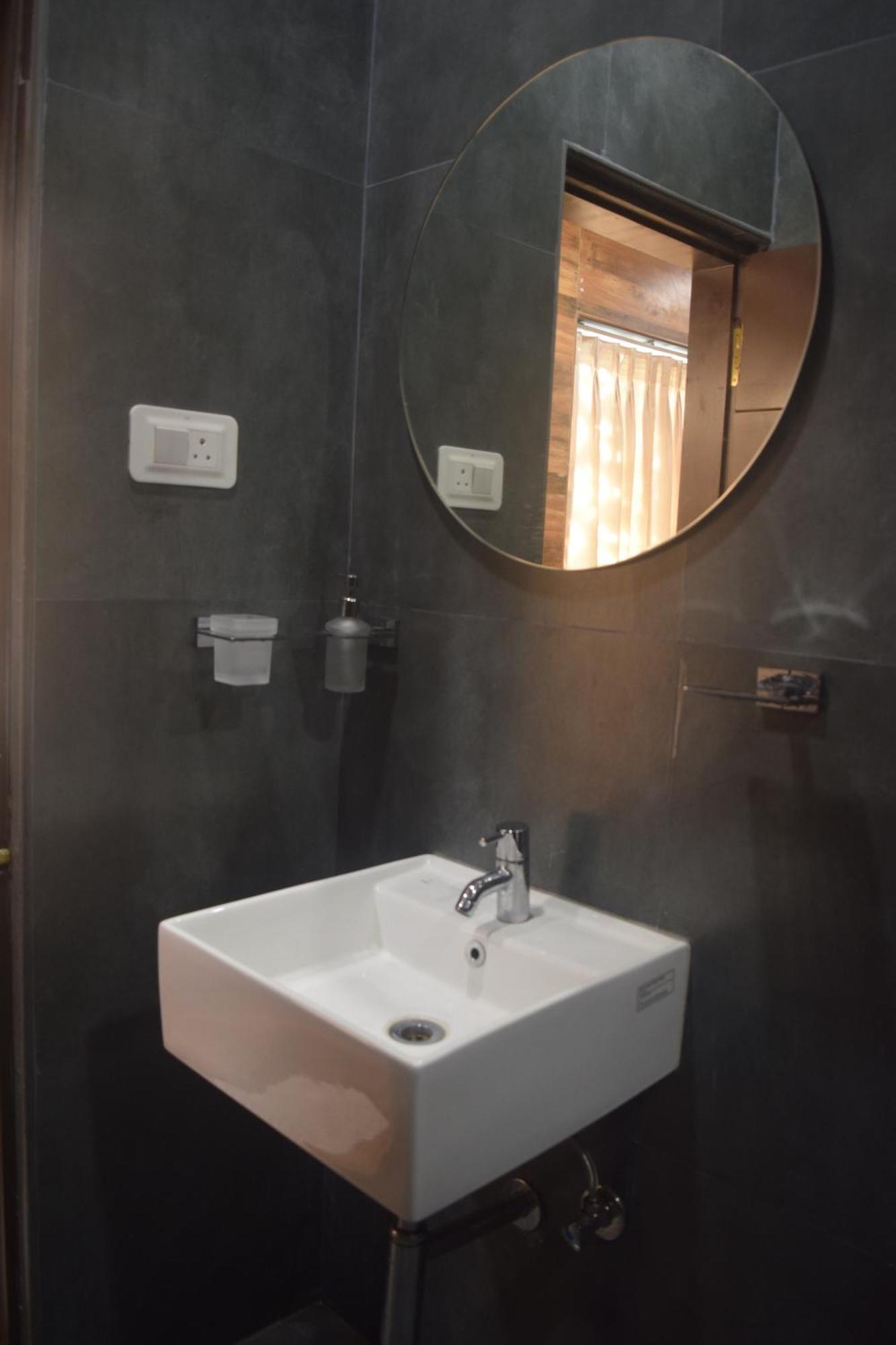 Hotel Esakki Empire Chennai Zewnętrze zdjęcie