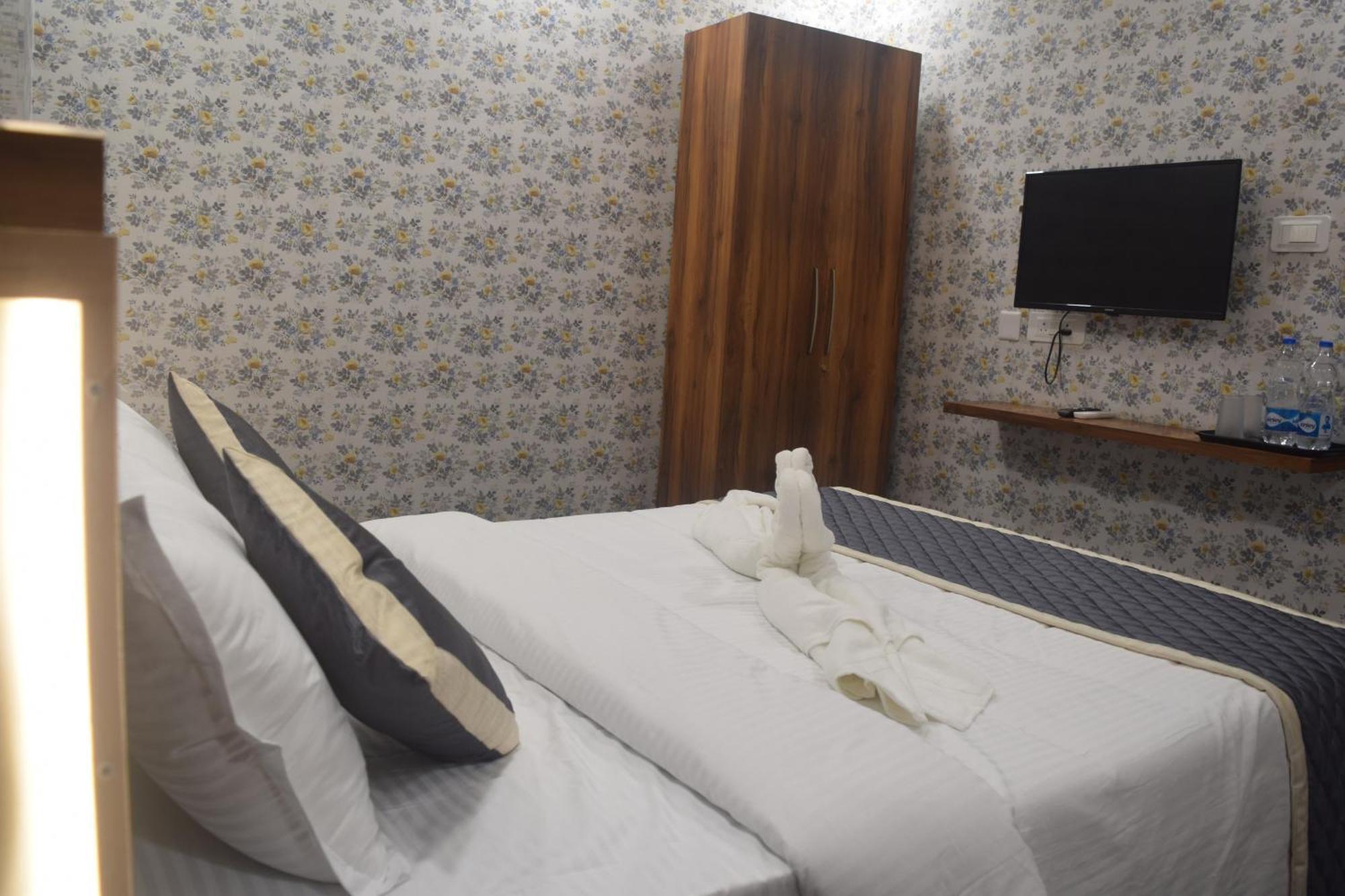 Hotel Esakki Empire Chennai Zewnętrze zdjęcie