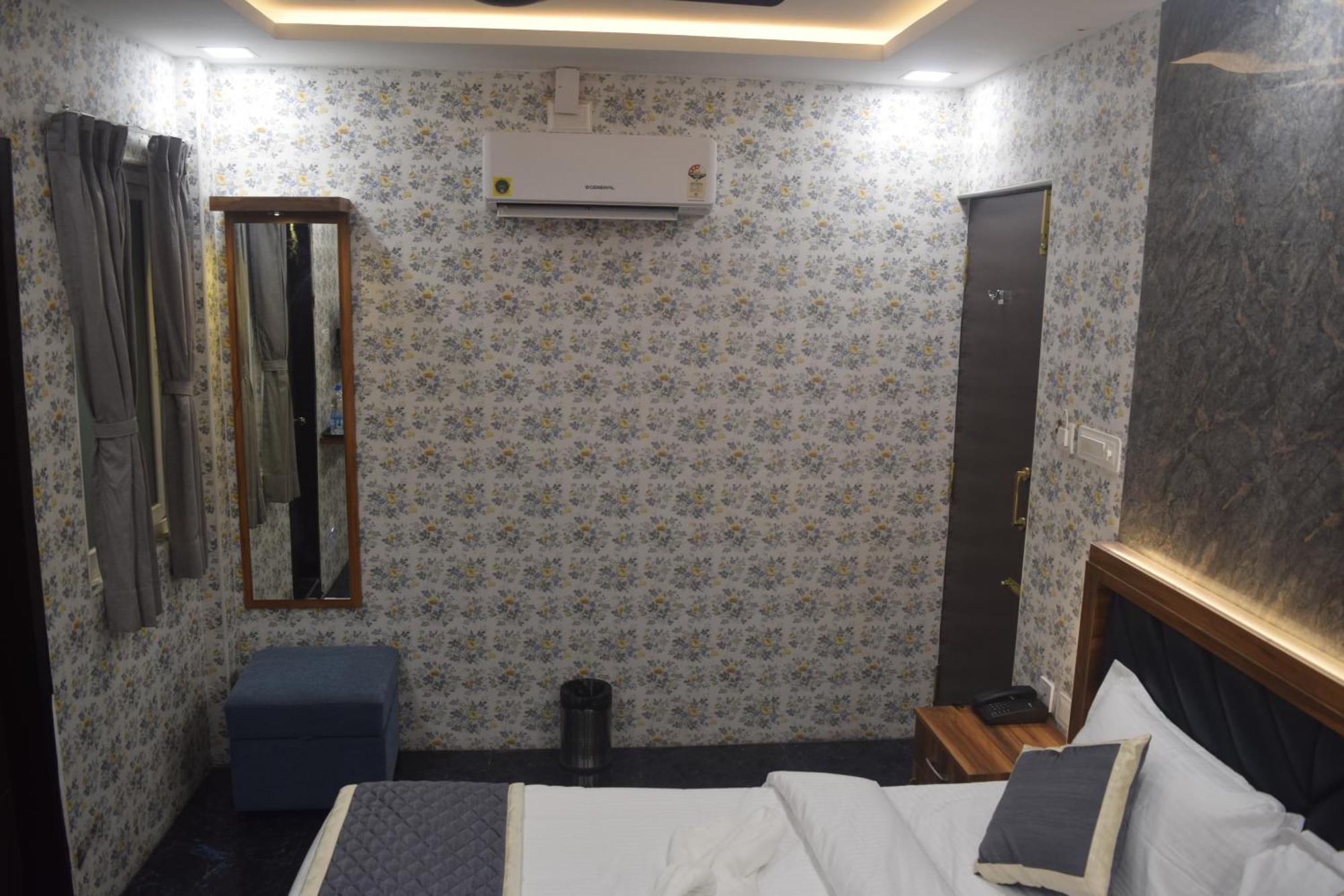 Hotel Esakki Empire Chennai Zewnętrze zdjęcie